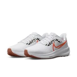 Nike Women's Air Zoom Pegasus 39 (100 - White/Team Orange/Platinum Tint) -Chic Shoe Store BA763B2E 1C30 4545 BE17 CC0E11D53F69