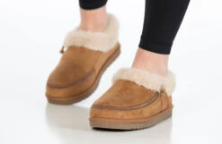 Chestnut BILLY Cozy Slippers -Chic Shoe Store BK22446 250 studio standing 2 940x614 19751d46 da96 4906 9ef1 d7e60eea1d84