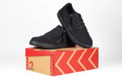 Men's Black To The Floor BILLY CS Sneaker Low Tops -Chic Shoe Store BM22343 001 studio 3 940x614 f42b8503 cdf6 4805 8bad 02dd9dd041b9